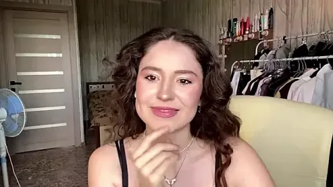 CrispyVeil zdarma živé xxx cams
